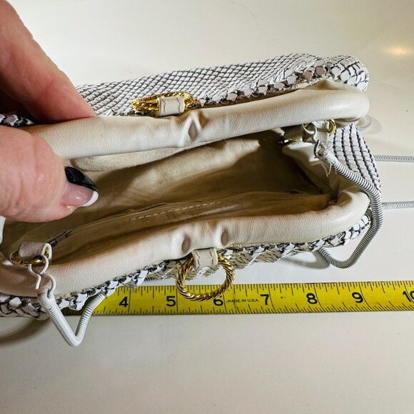 Vintage La Regale LTD Metal Mesh shoulder evening bag in white. - Picture 8 of 10